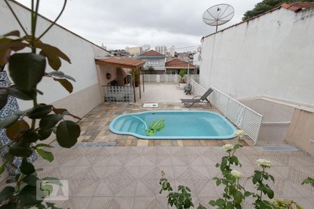 Casa à venda com 250m², 3 quartos e 2 vagas Casa à venda com 250m², 3 quartos e 2 vagasPiscina