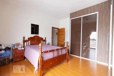 Casa à venda com 250m², 3 quartos e 2 vagas Casa à venda com 250m², 3 quartos e 2 vagasSuíte