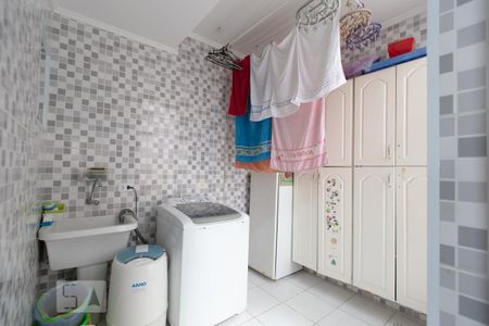 Casa à venda com 250m², 3 quartos e 2 vagas Casa à venda com 250m², 3 quartos e 2 vagasLavanderia