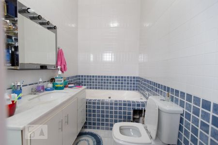 Casa à venda com 250m², 3 quartos e 2 vagas Casa à venda com 250m², 3 quartos e 2 vagasBanheiro da Suíte