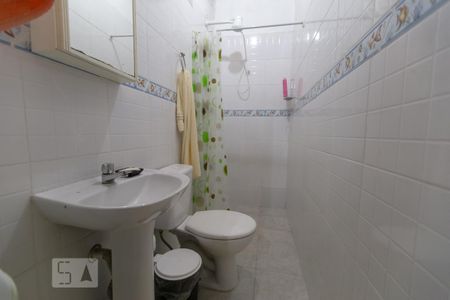 Casa à venda com 250m², 3 quartos e 2 vagas Casa à venda com 250m², 3 quartos e 2 vagasBanheiro quarto de serviço