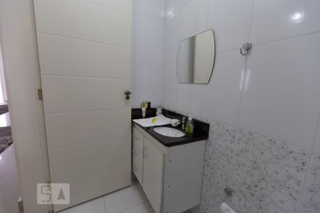 Casa à venda com 250m², 3 quartos e 2 vagas Casa à venda com 250m², 3 quartos e 2 vagasBanheiro Social