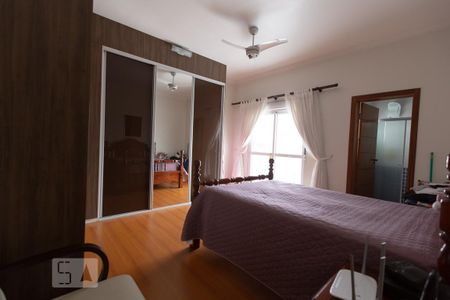 Casa à venda com 250m², 3 quartos e 2 vagas Casa à venda com 250m², 3 quartos e 2 vagasSuíte