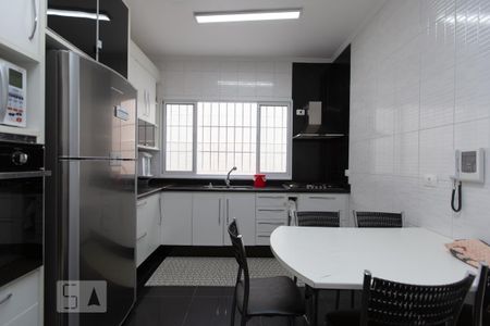 Casa à venda com 250m², 3 quartos e 2 vagas Casa à venda com 250m², 3 quartos e 2 vagasCozinha
