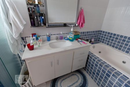 Casa à venda com 250m², 3 quartos e 2 vagas Casa à venda com 250m², 3 quartos e 2 vagasBanheiro da Suíte