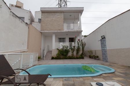 Casa à venda com 250m², 3 quartos e 2 vagas Casa à venda com 250m², 3 quartos e 2 vagasPiscina