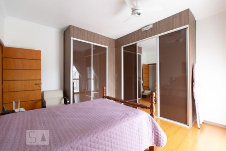 Casa à venda com 250m², 3 quartos e 2 vagas Casa à venda com 250m², 3 quartos e 2 vagasSuíte