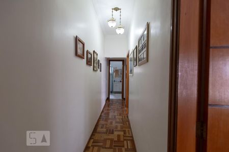 Casa à venda com 250m², 3 quartos e 2 vagas Casa à venda com 250m², 3 quartos e 2 vagasCorredor