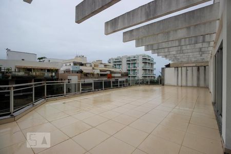 Apartamento à venda com 180m², 2 quartos e 4 vagas Apartamento à venda com 180m², 2 quartos e 4 vagasVaranda