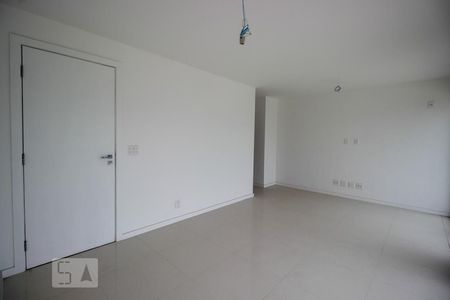 Apartamento à venda com 180m², 2 quartos e 4 vagas Apartamento à venda com 180m², 2 quartos e 4 vagasSala