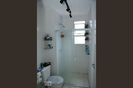 Banheiro de apartamento para alugar com 2 quartos, 50m² em Jacarepaguá, Rio de Janeiro