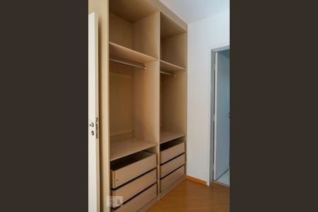 Apartamento para alugar com 74m², 2 quartos e 1 vagaSuíte