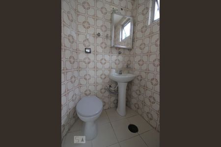 Banheiro de Serviço de apartamento para alugar com 2 quartos, 72m² em Água Fria, São Paulo