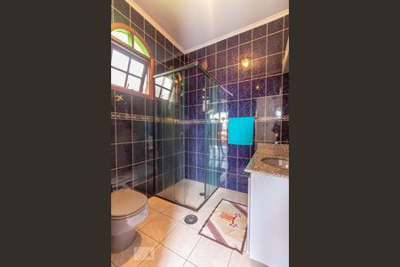 Banheiro da Suite 1 de casa à venda com 3 quartos, 300m² em Umuarama, Osasco
