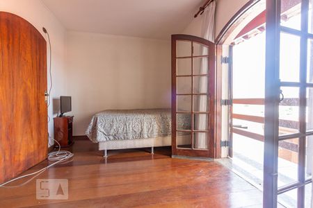 Suite 1 de casa para alugar com 3 quartos, 300m² em Umuarama, Osasco