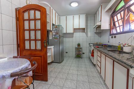 Cozinha de casa para alugar com 3 quartos, 300m² em Umuarama, Osasco