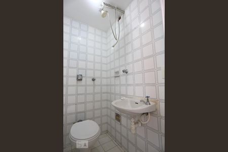 Apartamento para alugar com 95m², 2 quartos e 1 vaga Apartamento para alugar com 95m², 2 quartos e 1 vagaBanheiro de Serviço