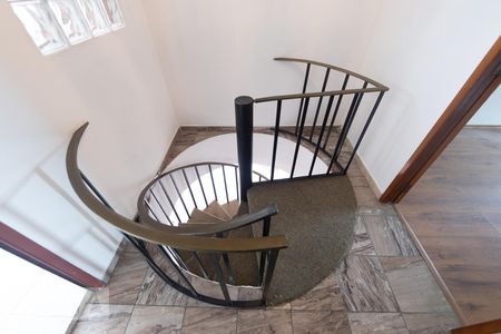 Apartamento à venda com 171m², 3 quartos e 1 vaga Apartamento à venda com 171m², 3 quartos e 1 vagaHall escadaria