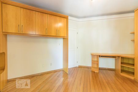 Dormitório 2 de casa à venda com 5 quartos, 458m² em Chácara das Pedras, Porto Alegre