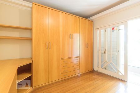 Dormitório 2 de casa à venda com 5 quartos, 458m² em Chácara das Pedras, Porto Alegre