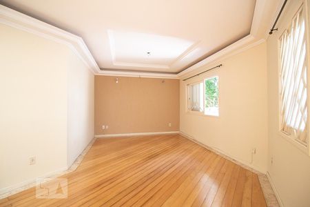 Sala de casa à venda com 5 quartos, 458m² em Chácara das Pedras, Porto Alegre