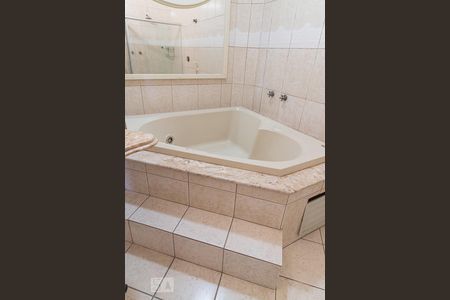 Casa à venda com 458m², 5 quartos e 5 vagasDetalhe do banheiro