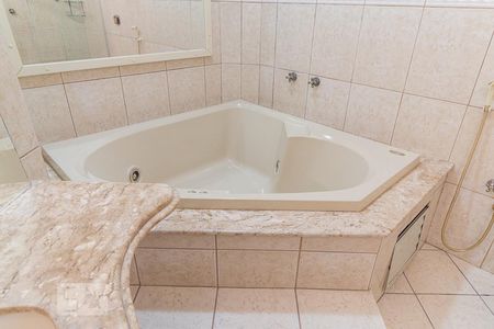 Casa à venda com 458m², 5 quartos e 5 vagasDetalhe do banheiro