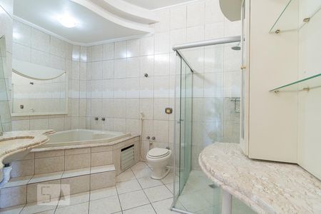 Casa à venda com 458m², 5 quartos e 5 vagasDetalhe do banheiro