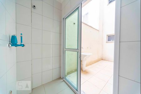 Área de Serviço  de apartamento para alugar com 2 quartos, 55m² em Vila Humaitá, Santo André