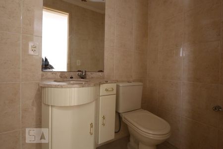 banheiro de serviço de casa de condomínio à venda com 3 quartos, 100m² em Parque Reboucas, São Paulo