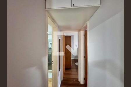 Corredor de apartamento para alugar com 2 quartos, 56m² em Barra da Tijuca, Rio de Janeiro