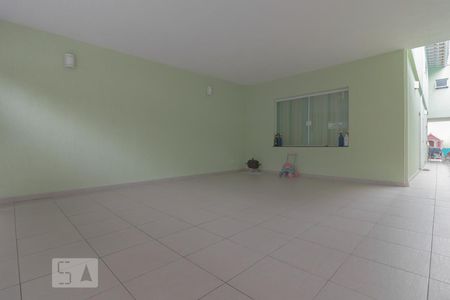Garagem de casa à venda com 3 quartos, 173m² em Vila Firmiano Pinto, São Paulo