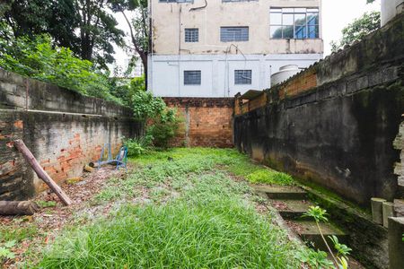 Casa à venda com 255m², 4 quartos e 3 vagasFundos