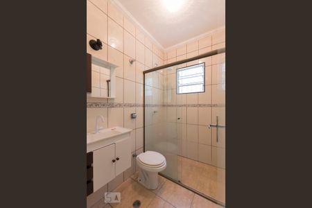Casa para alugar com 115m², 3 quartos e 2 vagasBanheiro social