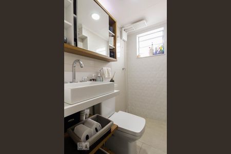 Banheiro  de apartamento para alugar com 2 quartos, 48m² em Brás, São Paulo
