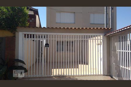 Casa à venda com 220m², 3 quartos e 2 vagas Casa à venda com 220m², 3 quartos e 2 vagasFachada