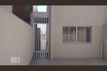 Casa à venda com 220m², 3 quartos e 2 vagas Casa à venda com 220m², 3 quartos e 2 vagasFachada