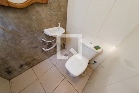 Casa à venda com 386m², 4 quartos e 3 vagasBanheiro suíte 2