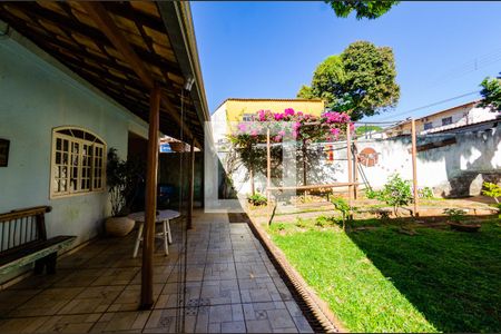 Casa à venda com 386m², 4 quartos e 3 vagasEntrada