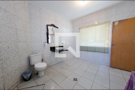 Casa à venda com 386m², 4 quartos e 3 vagasBanheiro suíte 1