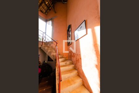 Escada de casa à venda com 4 quartos, 386m² em Betânia, Belo Horizonte