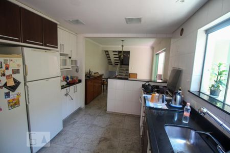 Casa à venda com 240m², 3 quartos e 3 vagasCozinha