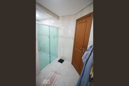 Casa à venda com 240m², 3 quartos e 3 vagasBanheiro da Suíte