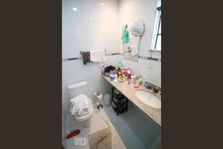 Casa à venda com 240m², 3 quartos e 3 vagasBanheiro