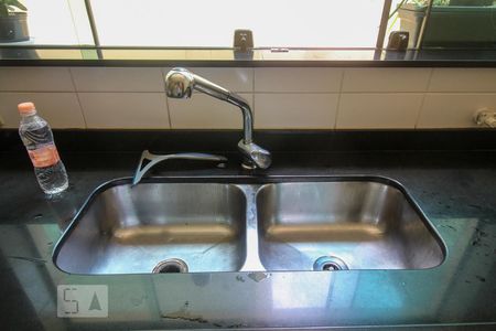 Casa à venda com 240m², 3 quartos e 3 vagasCozinha - Torneira