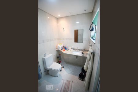 Casa à venda com 240m², 3 quartos e 3 vagasBanheiro da Suíte