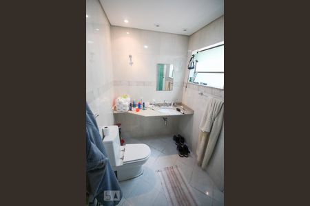 Casa à venda com 240m², 3 quartos e 3 vagasBanheiro da Suíte