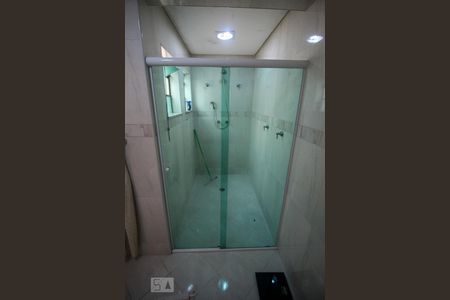 Casa à venda com 240m², 3 quartos e 3 vagasBanheiro da Suíte