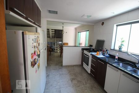 Casa à venda com 240m², 3 quartos e 3 vagasCozinha