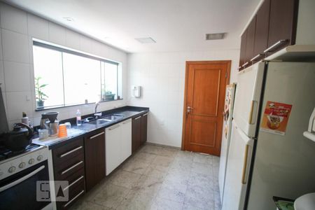 Casa à venda com 240m², 3 quartos e 3 vagasCozinha